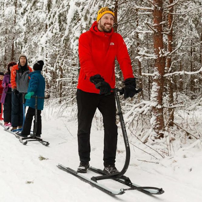 Tõukekelgumatk, giid ees väiksema grupiga
